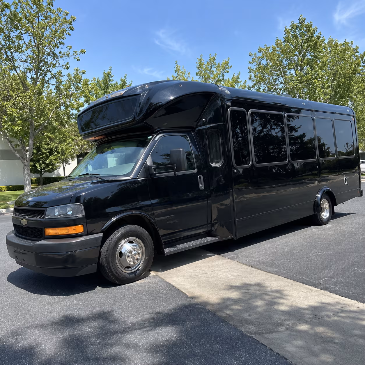 novato 15 passenger party bus