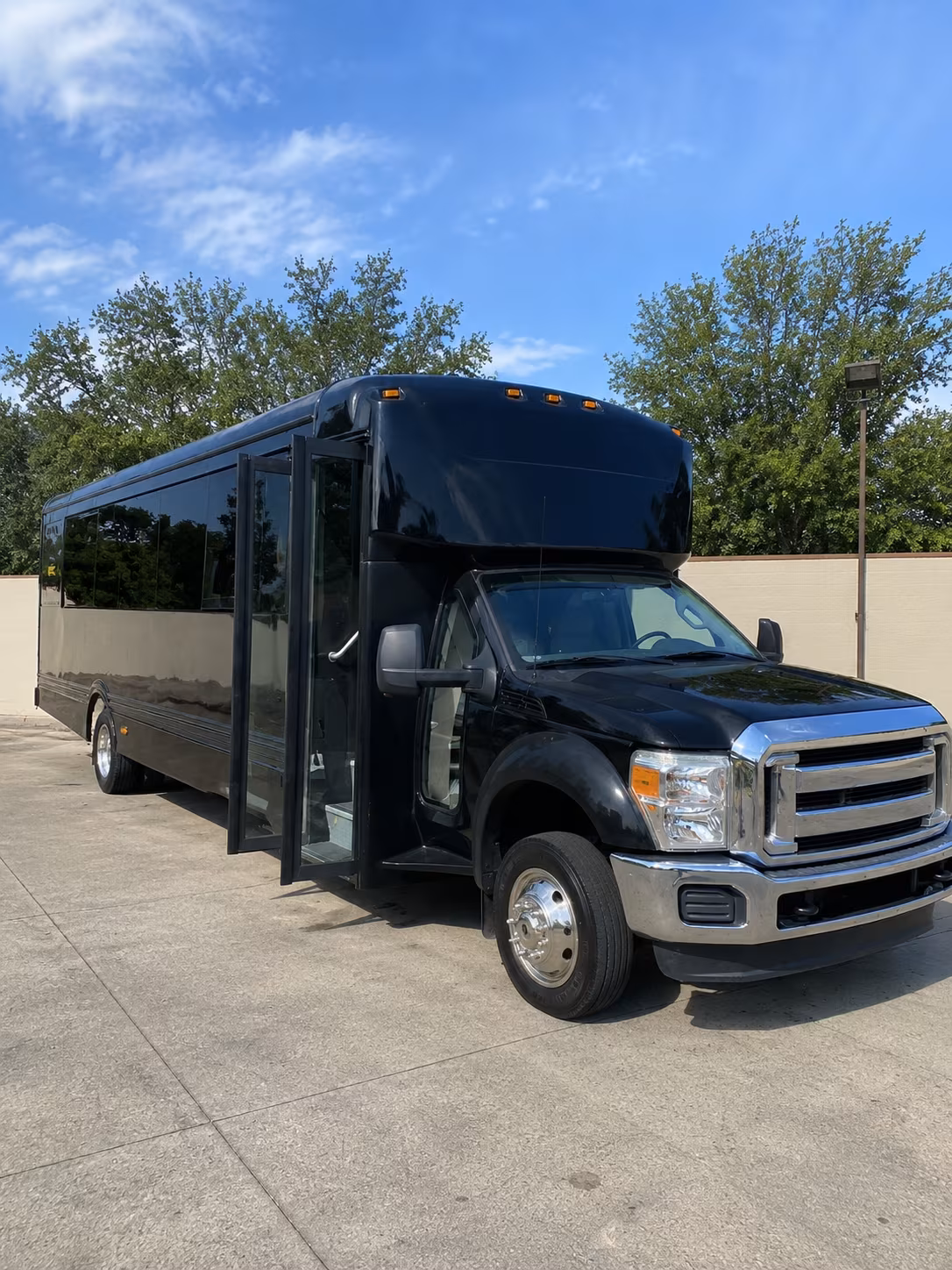 novato 20 passenger party bus